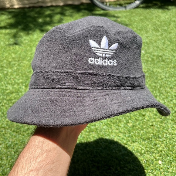 adidas Charcoal Gray Bucket Hat - Picture 1 of 4